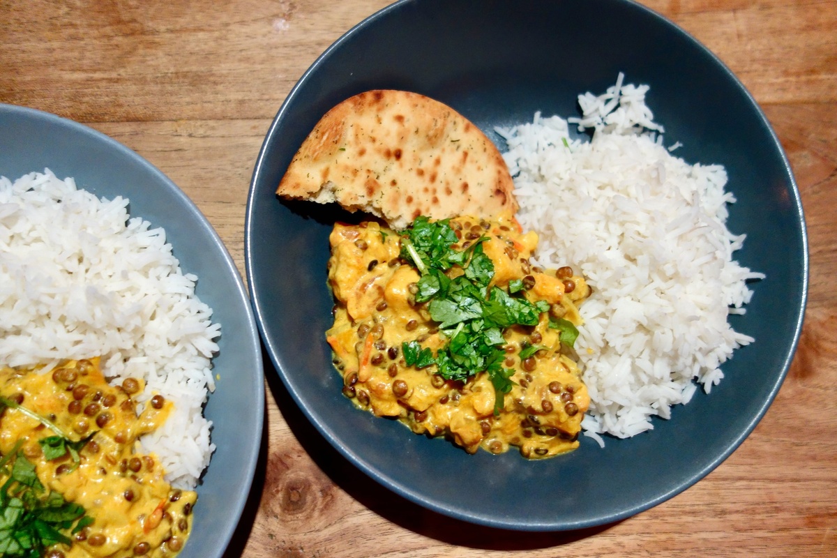 Foto van vegan curry met pompoen